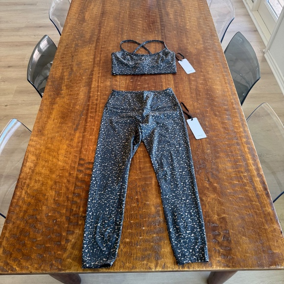 NWT: Pair Varley Tights & Bra Set - Picture 14 of 15